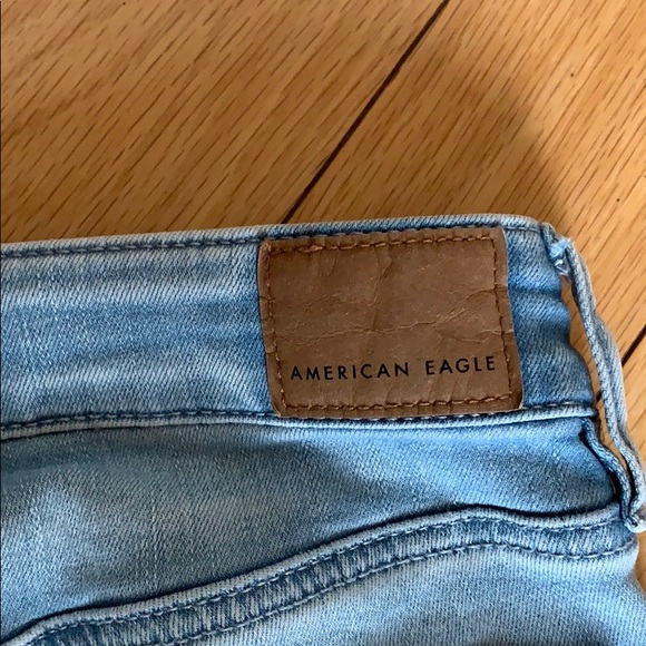 Women’s American Eagle light wash hi-rise Jegging. - Picture 3 of 5
